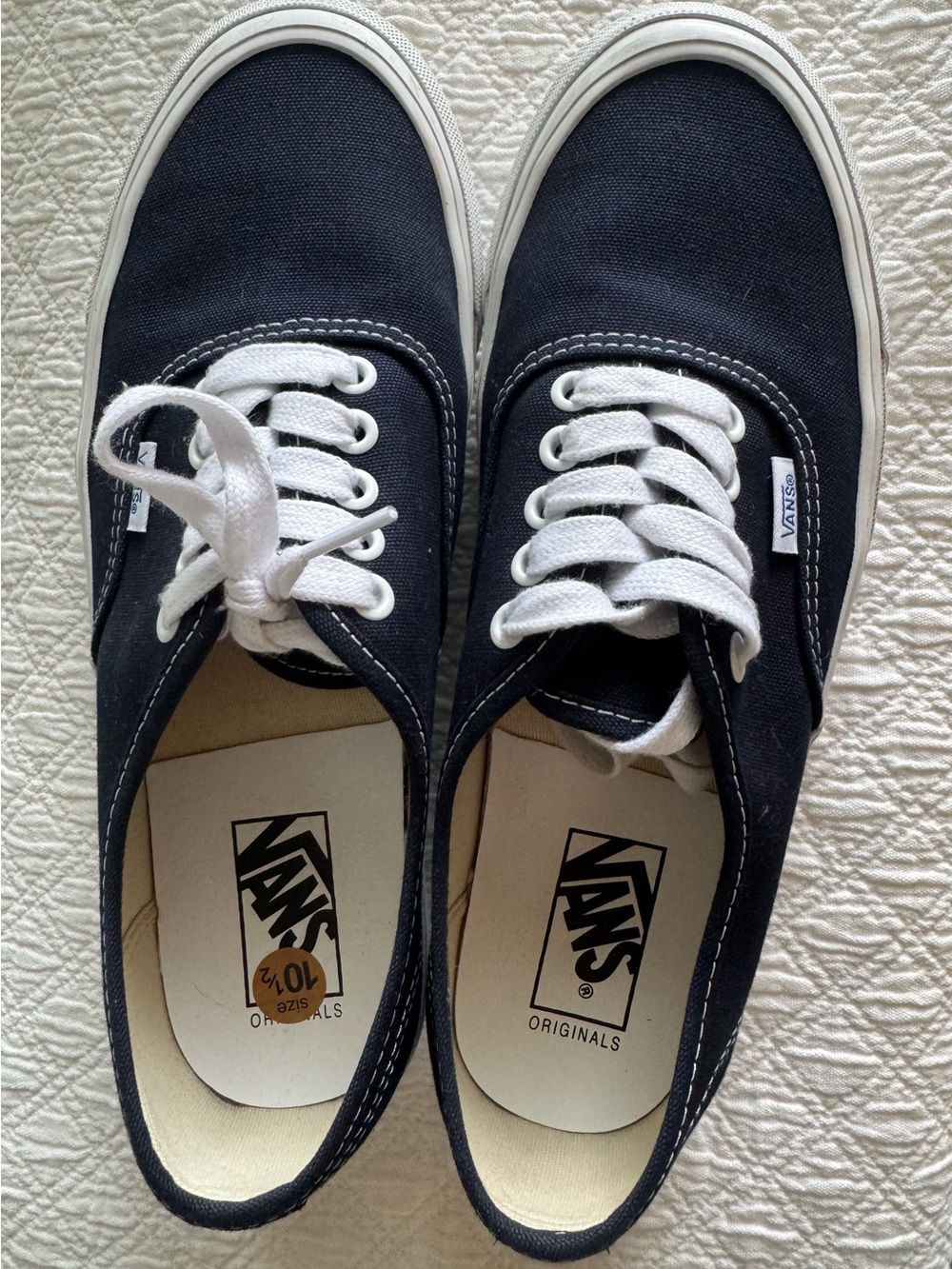 Vans Men’s 9 Low-Top Canvas Sneakers - Navy w White Laces. (Women 10.5)